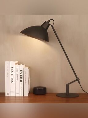 Modern dimmable table lamp